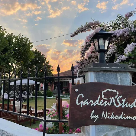 Nikodimos Garden דירה