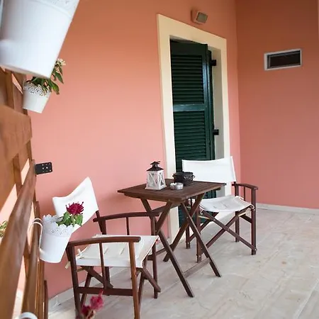 Nikodimos Garden דירה