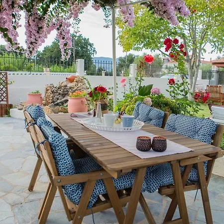 Nikodimos Garden Apartment